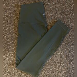 Lululemon Align Ribbed High-Rise Pant 25"
Army Green 🤍